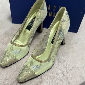 Stuart Weitzman Gold and Cream Floral Embroidered Pumps